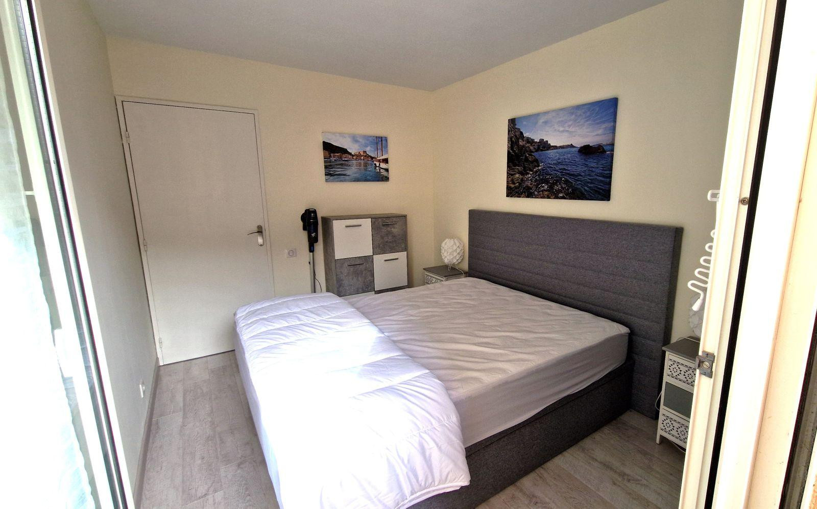 
                                                Location
                                                 Appartement lumineux, spacieux rénovation récente