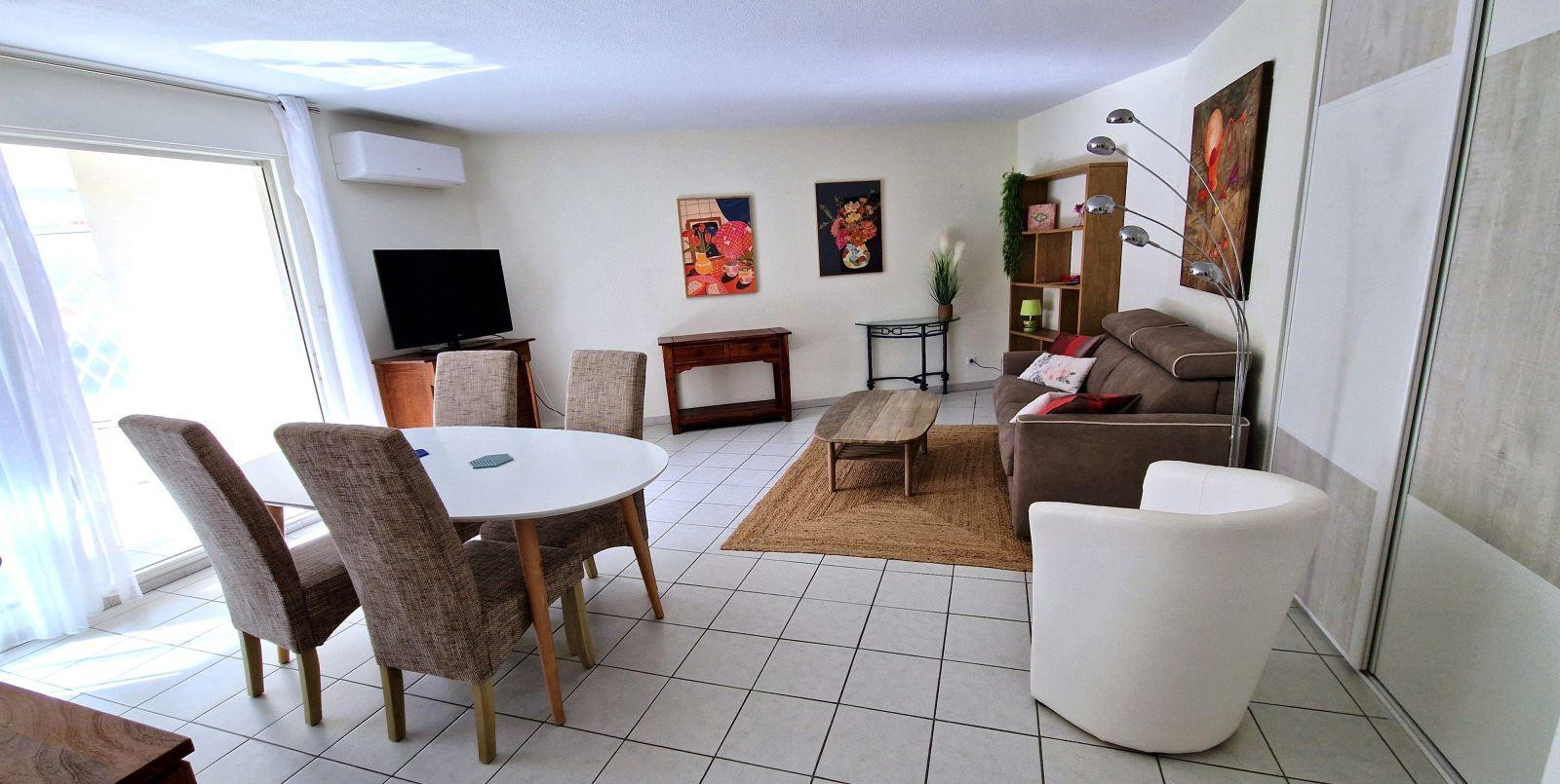 
                                                Location
                                                 Appartement lumineux, spacieux rénovation récente