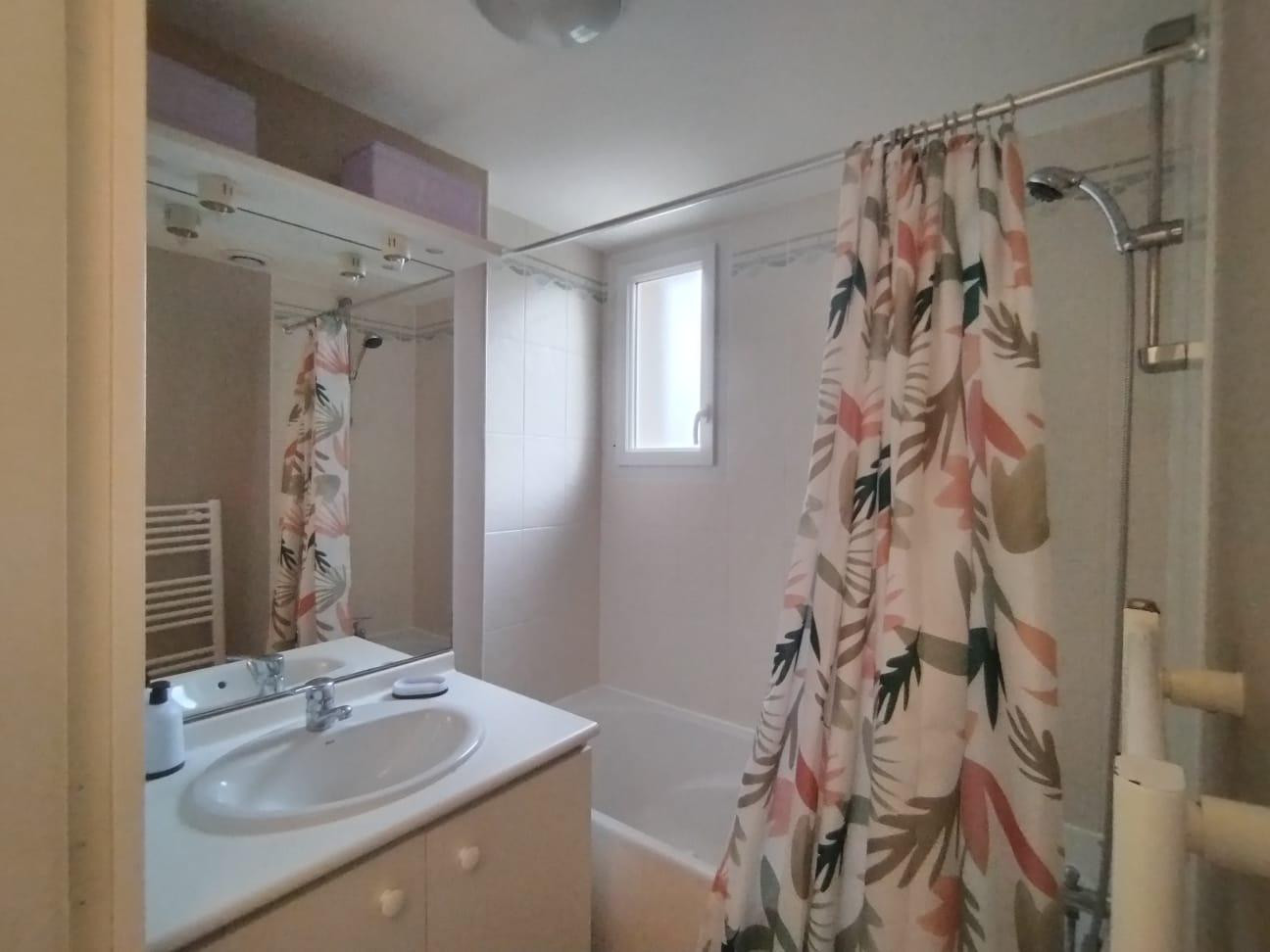 
                                                Location
                                                 Appartement lumineux - T2 meublé - Quartier Procé