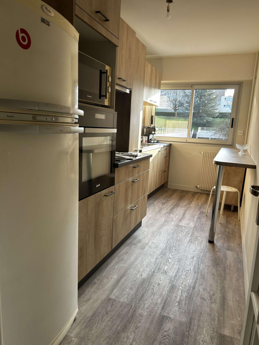 
                                                Location
                                                 Appartement Lumineux T4