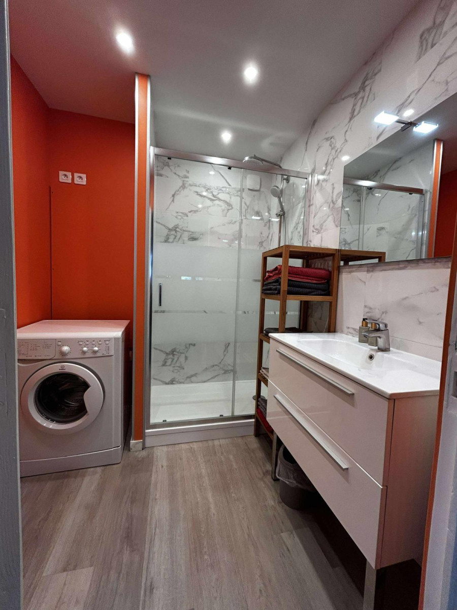 
                                                Location
                                                 Appartement Lumineux T4