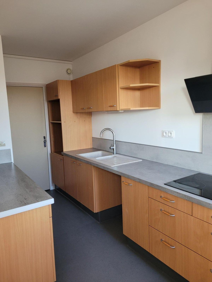 
                                                Location
                                                 APPARTEMENT METRO CANTELEU / LILLE