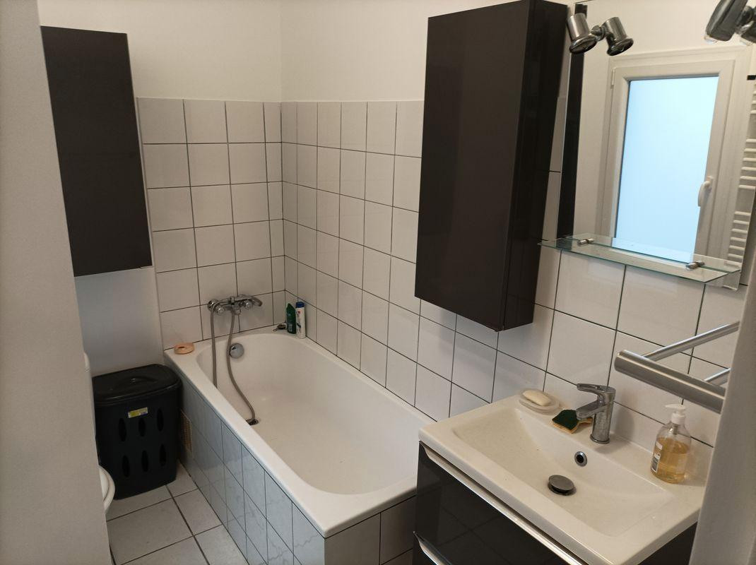 
                                                Location
                                                 Appartement métro place de Clichy Paris 75017
