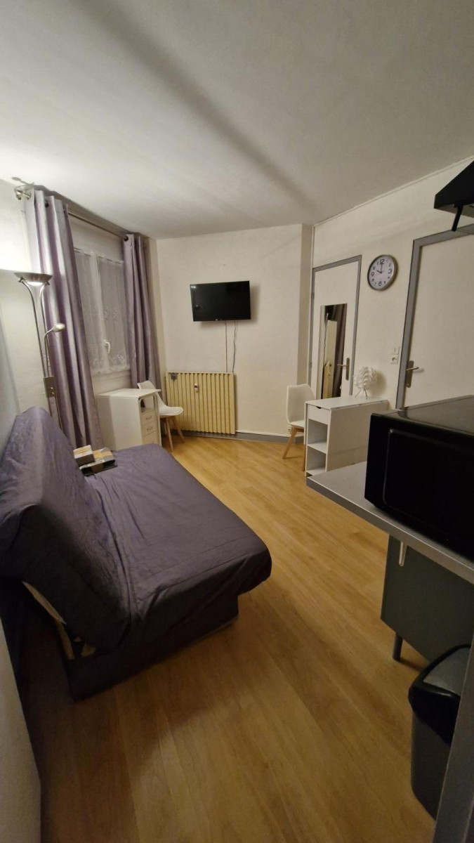 
                                                Location
                                                 Appartement meublé 18m²