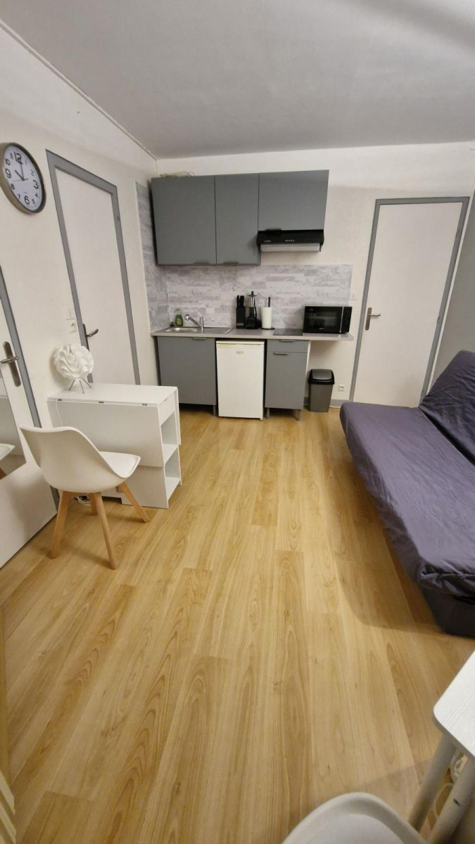 
                                                Location
                                                 Appartement meublé 18m²