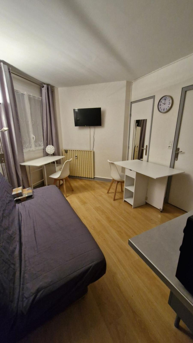 
                                                Location
                                                 Appartement meublé 18m²
