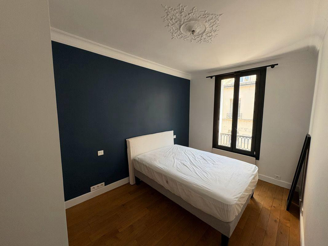 
                                                Location
                                                 Appartement meublé 2 pièces 43 m² Batignolles