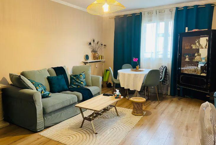 
                                                Location
                                                 Appartement meublé 2 pièces Calme au pied du Métro