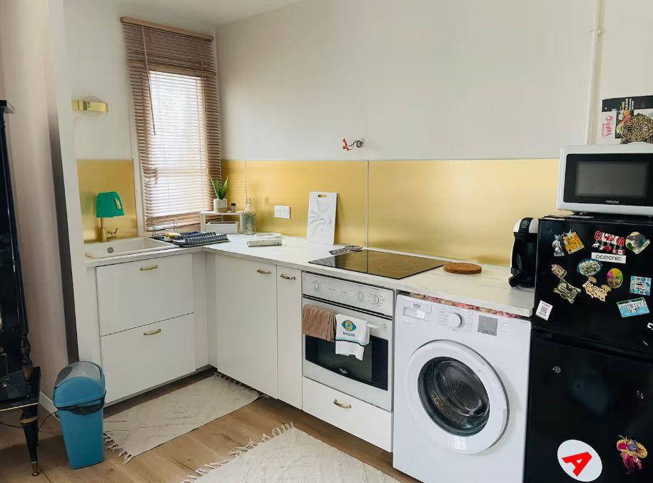 
                                                Location
                                                 Appartement meublé 2 pièces Calme au pied du Métro