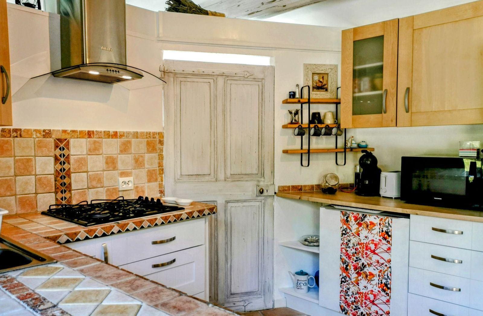 
                                                Location
                                                 Appartement meublé 2 pièces en campagne.