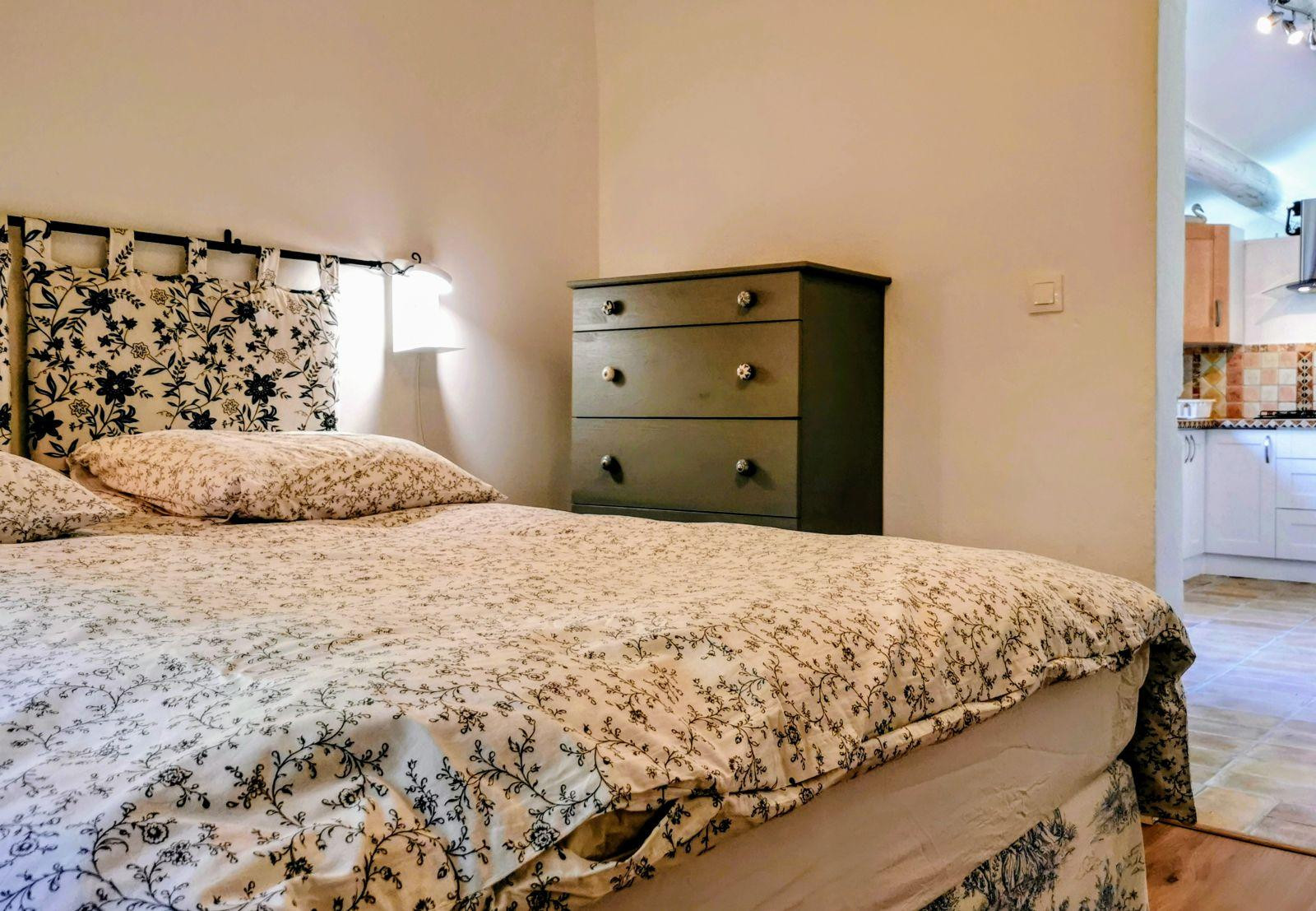 
                                                Location
                                                 Appartement meublé 2 pièces en campagne.