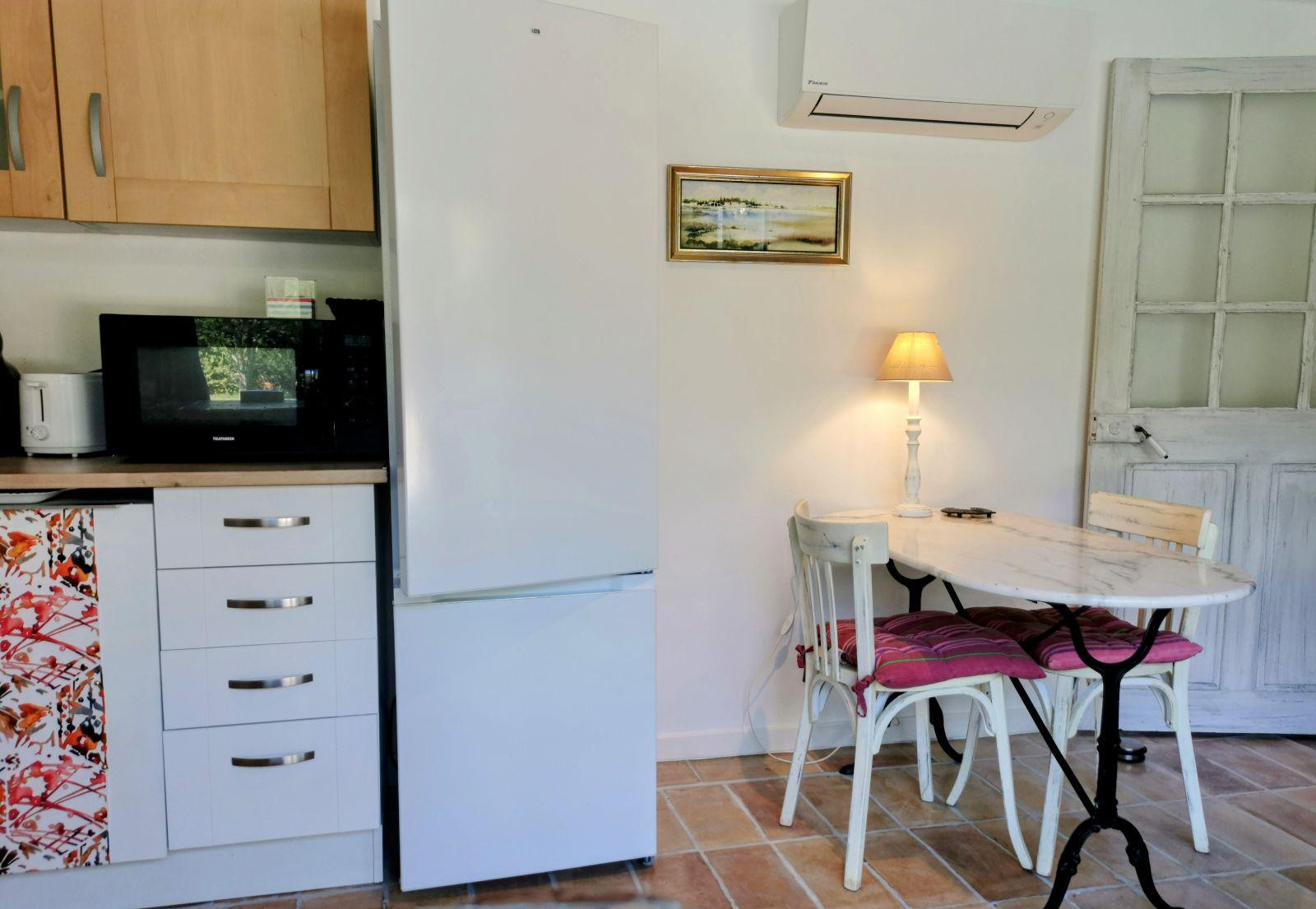 
                                                Location
                                                 Appartement meublé 2 pièces en campagne.