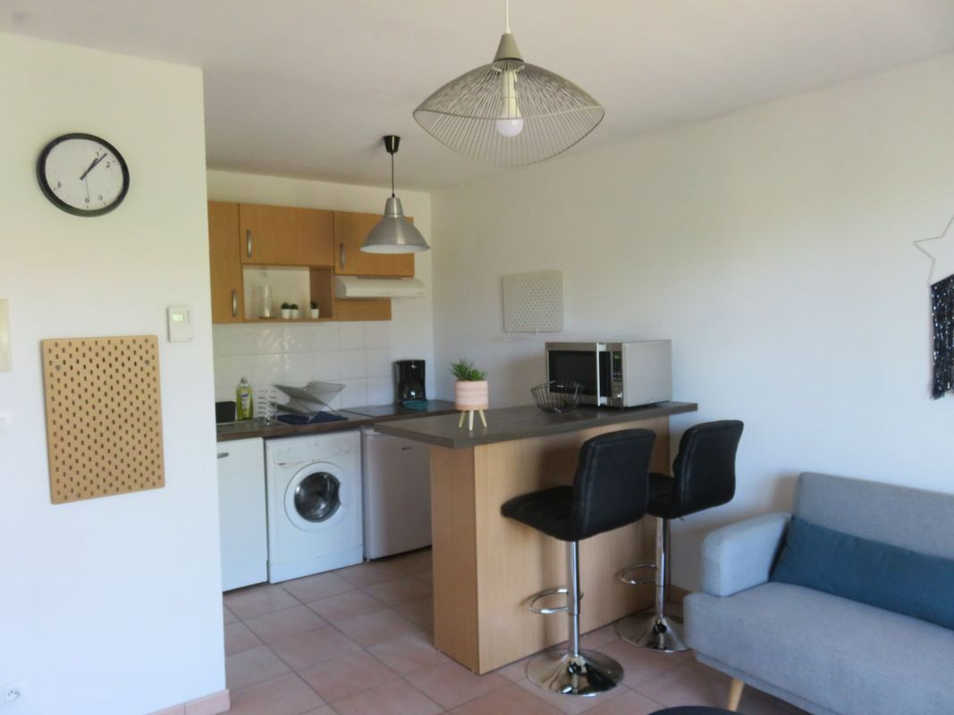 
                                                Location
                                                 Appartement meublé 2 Pièces, Parking sous-sol priv
