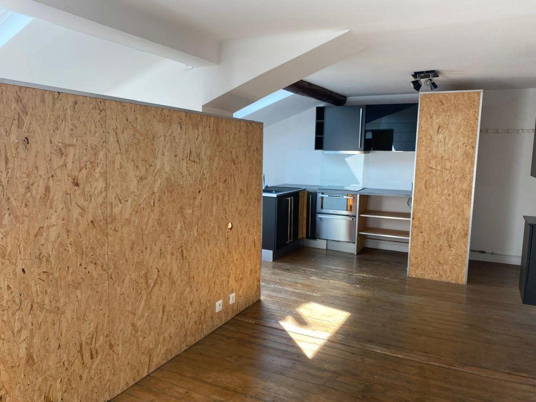 
                                                Location
                                                 Appartement meublé 28m2.Rue Bergnier