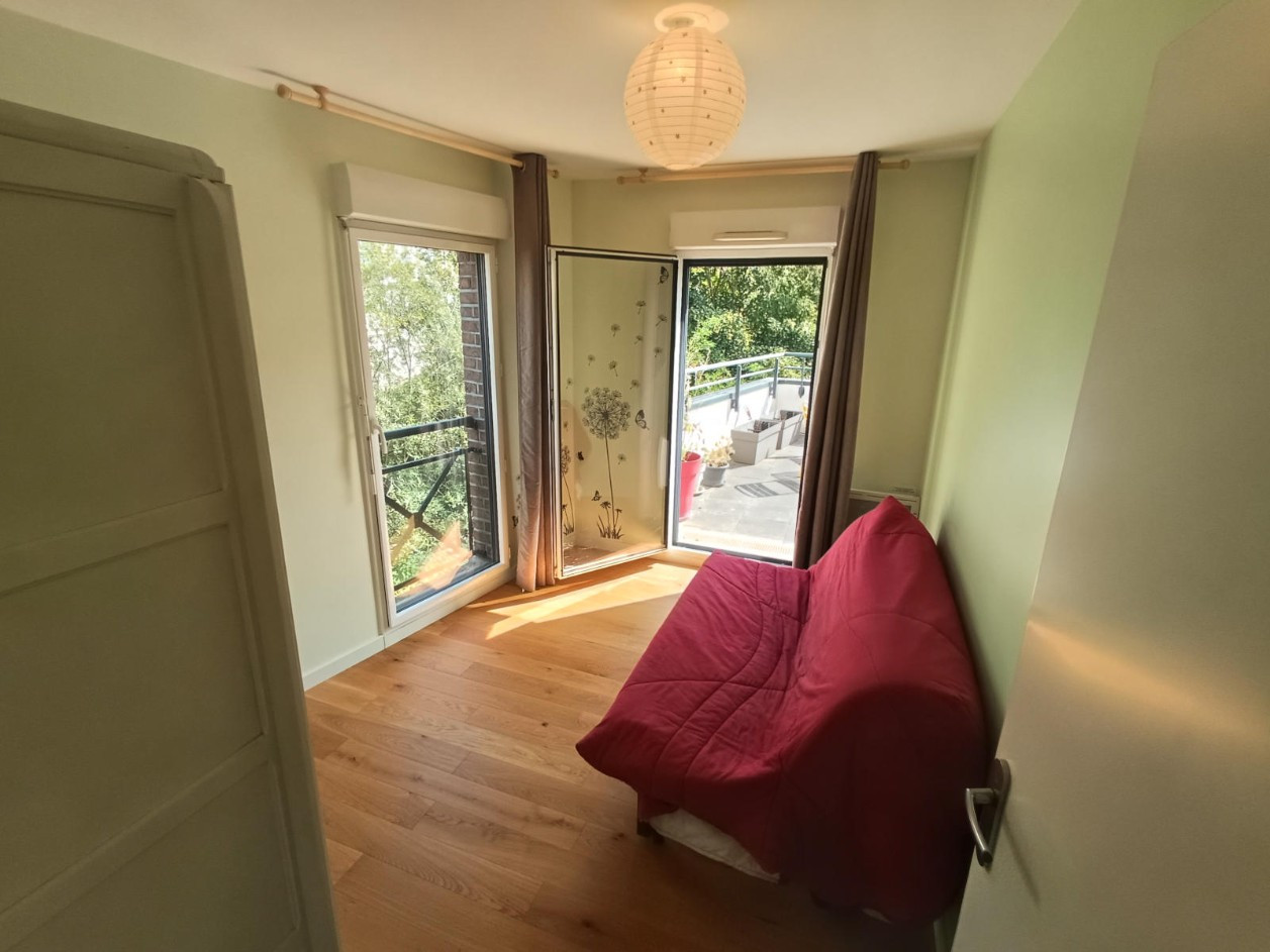 
                                                Location
                                                 Appartement meublé 3 chambres, parking