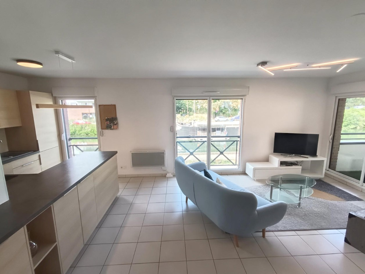 
                                                Location
                                                 Appartement meublé 3 chambres, parking