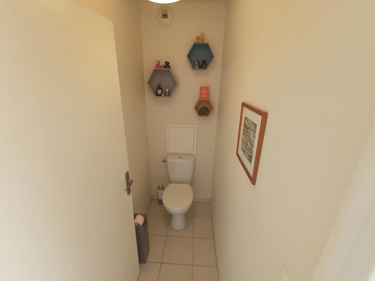
                                                Location
                                                 Appartement meublé 3 chambres, parking