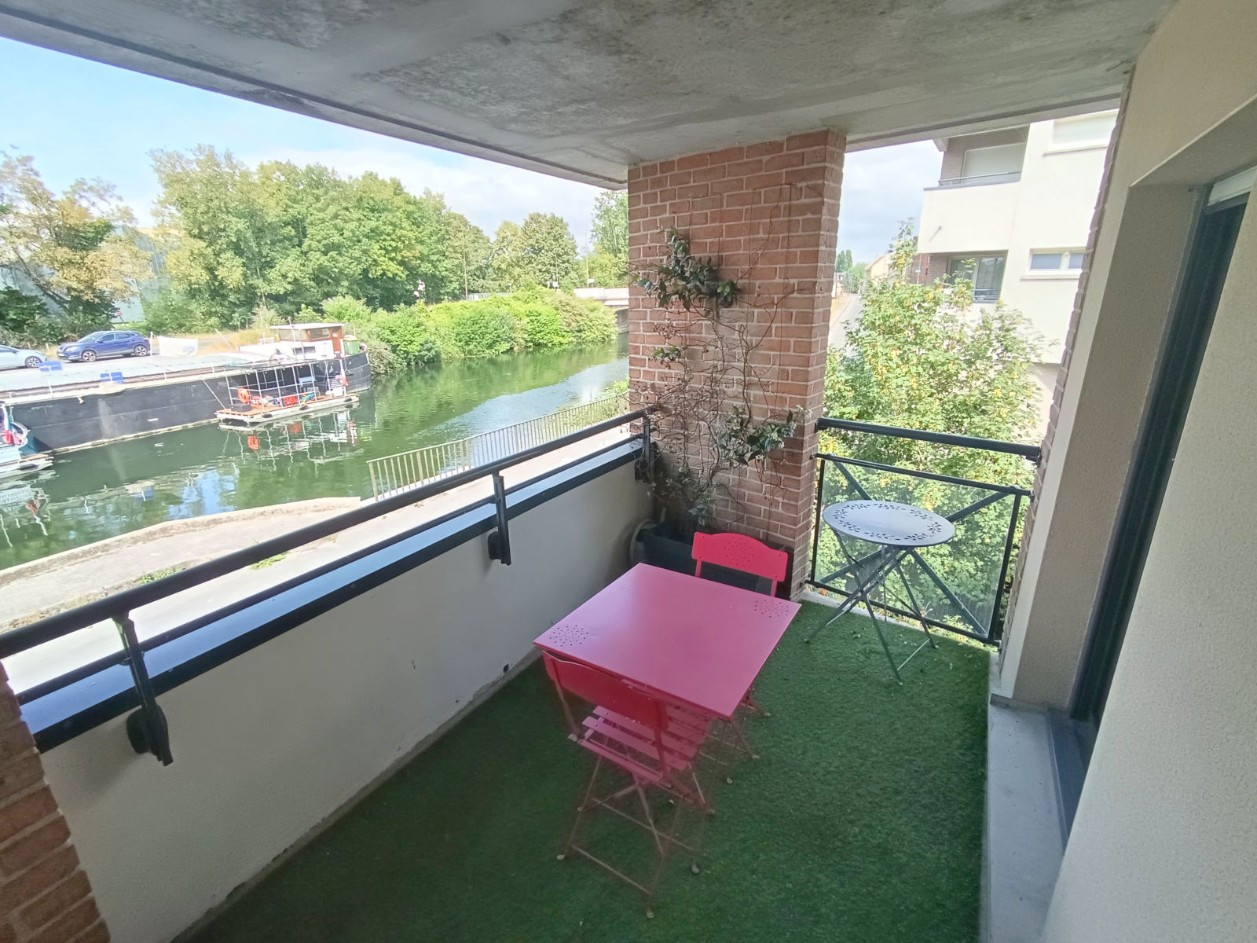
                                                Location
                                                 Appartement meublé 3 chambres, parking