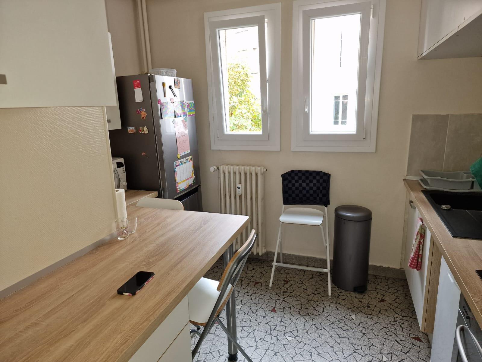
                                                Location
                                                 Appartement meublé 3 chambres proche République