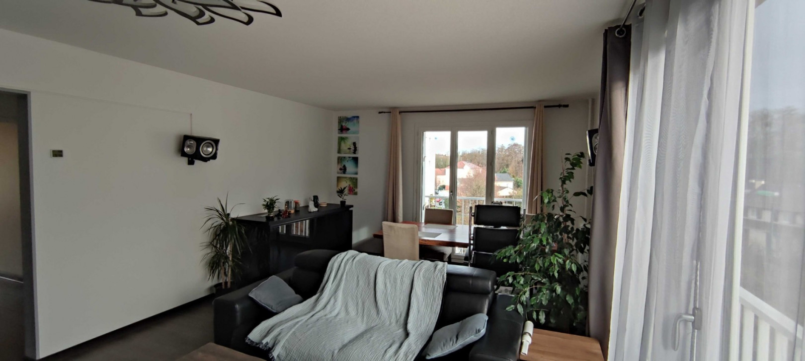 
                                                Location
                                                 Appartement meublé 3 pièces