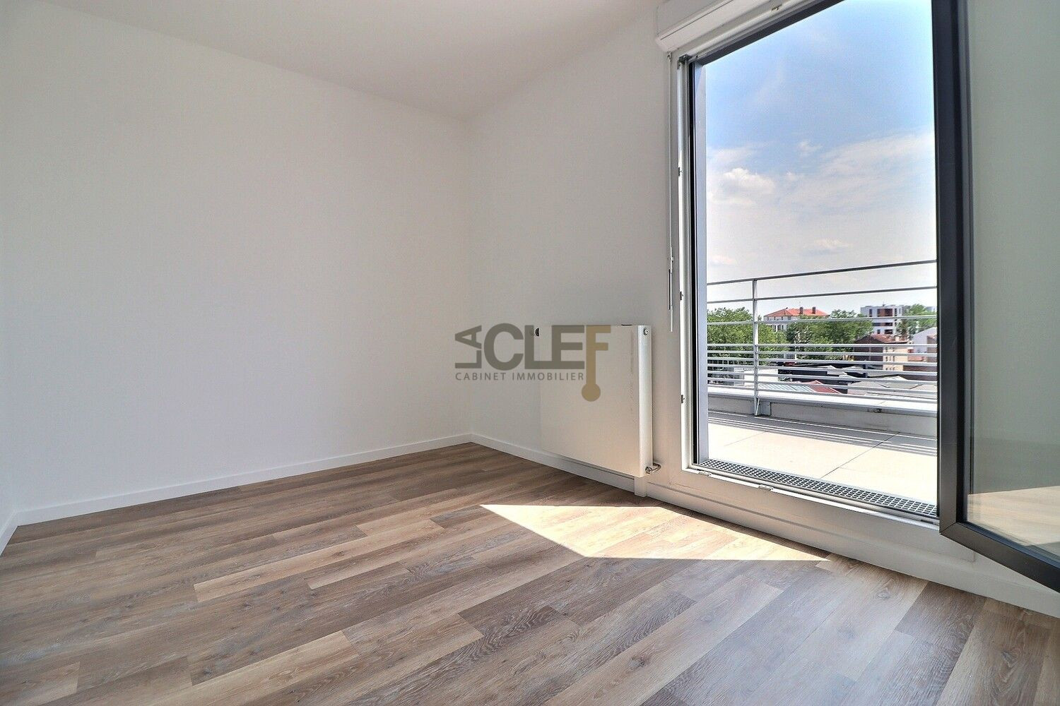 
                                                Location
                                                 Appartement meublé 3 pièces - 62 m² - Bagneux