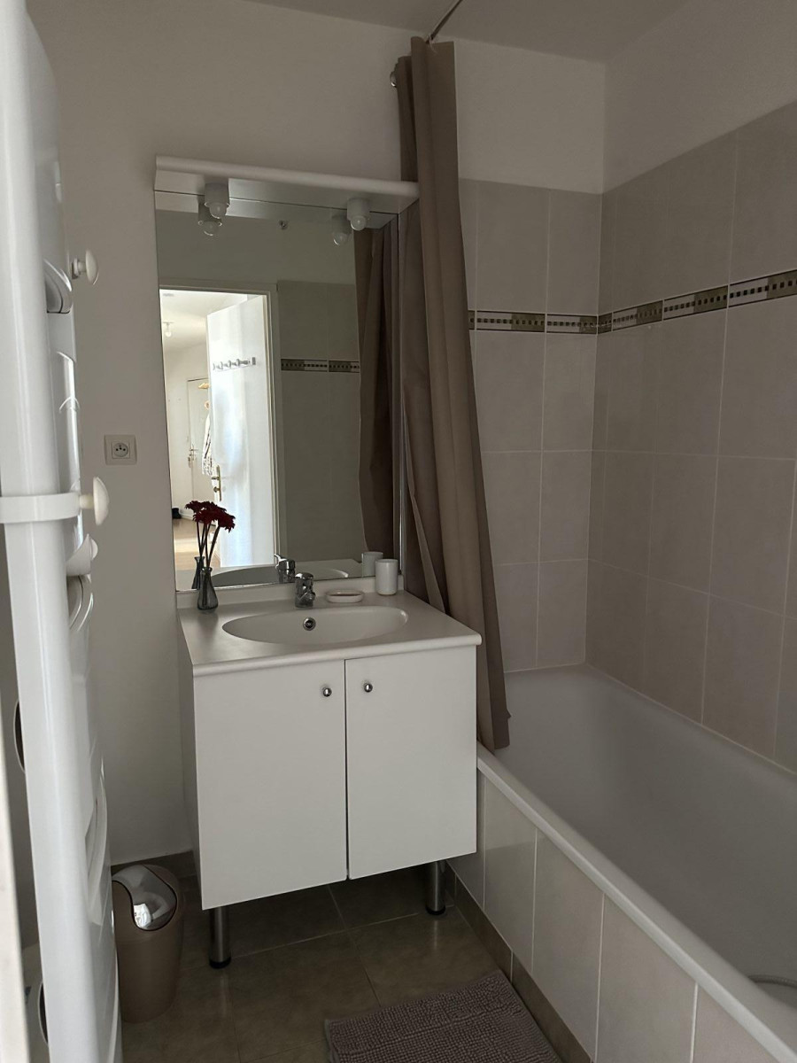 
                                                Location
                                                 Appartement meublé 3 pièces 68m2