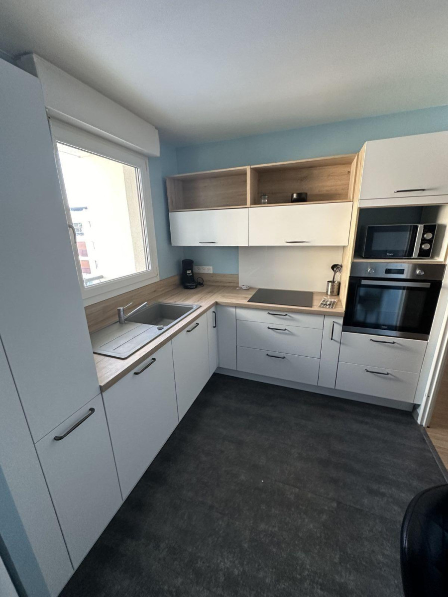 
                                                Location
                                                 Appartement meublé 3 pièces 68m2