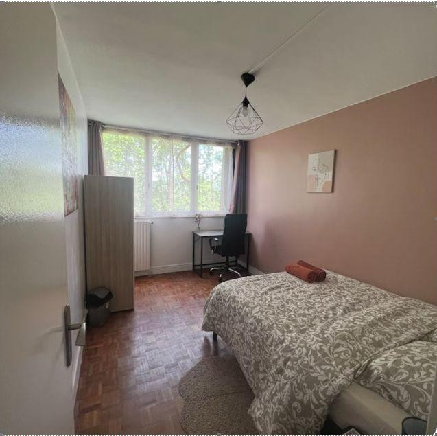 
                                                Location
                                                 Appartement meublé 3 pièces – 70 m²