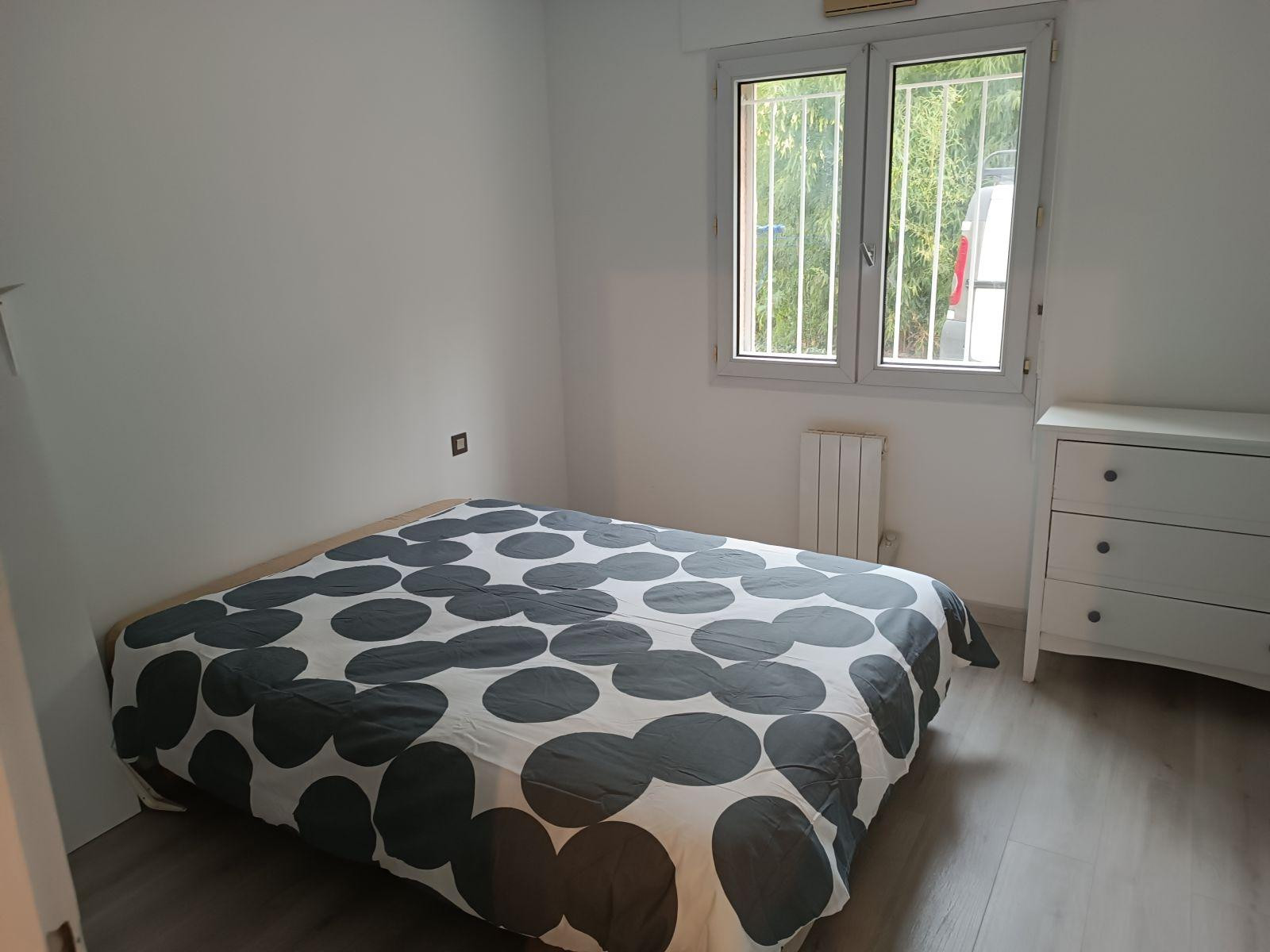 
                                                Location
                                                 Appartement meublé 3 pièces, au calme