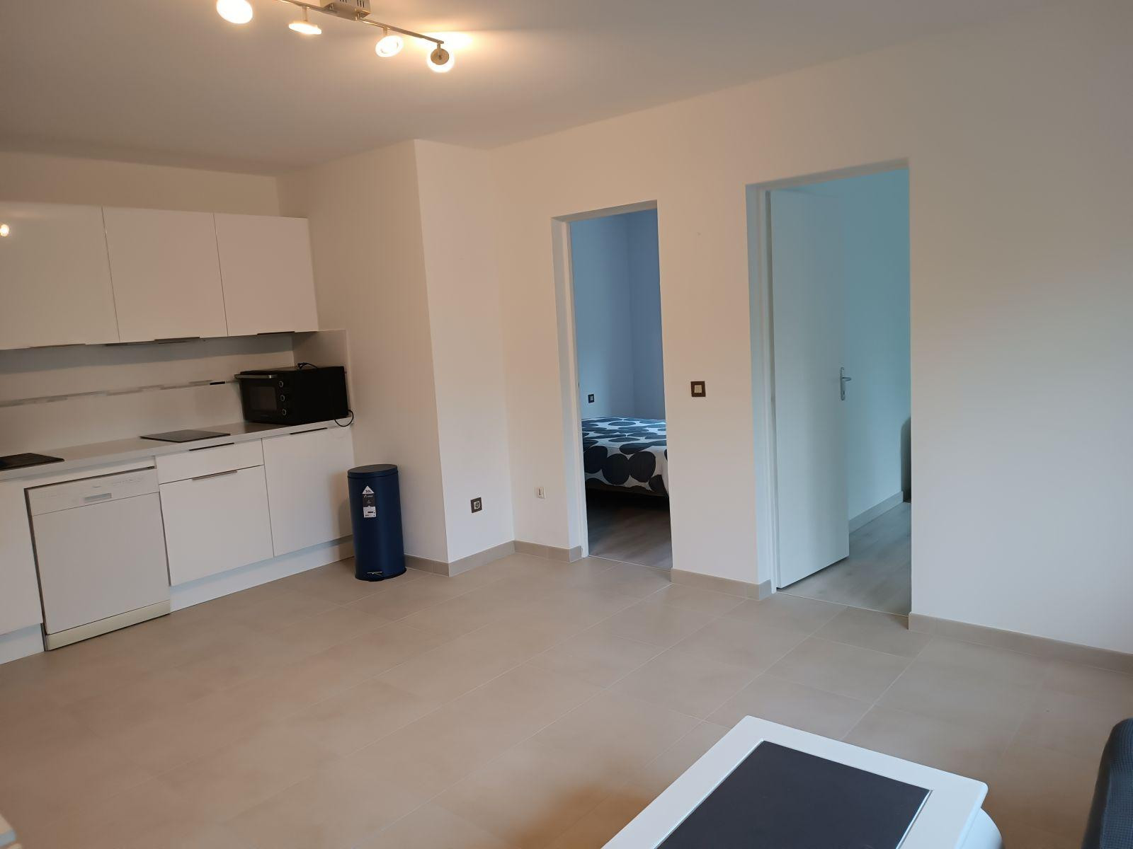 
                                                Location
                                                 Appartement meublé 3 pièces, au calme