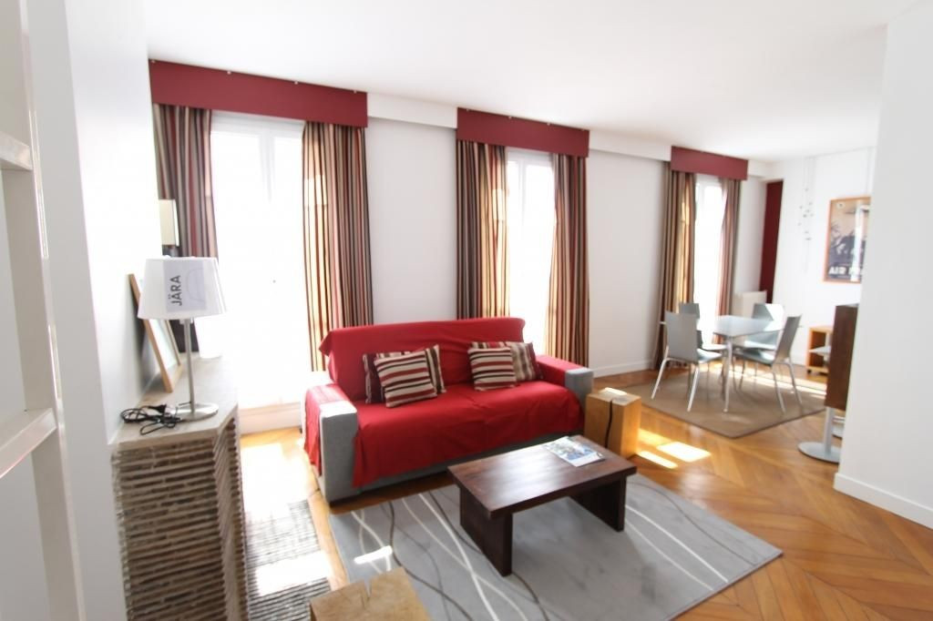 
                                                Location
                                                 Appartement meublé 3 pièces avec cave et balcon