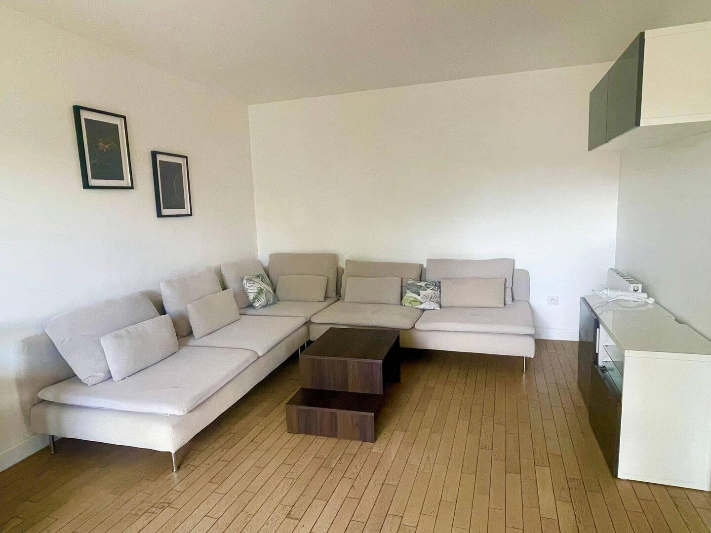 
                                                Location
                                                 Appartement meublé 3 pièces de 65 m²