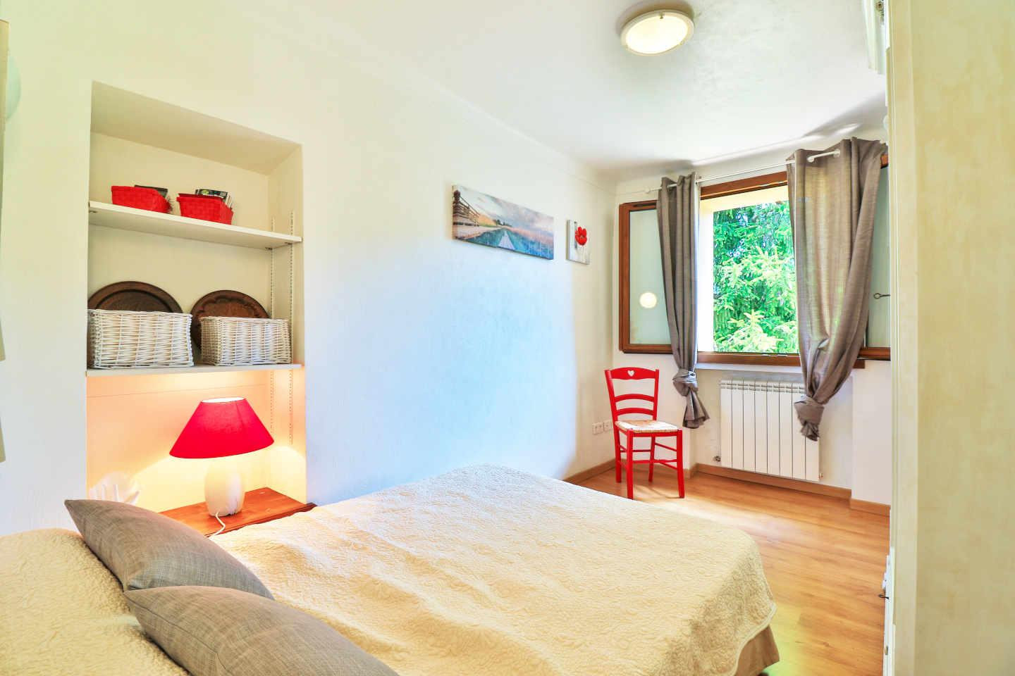 
                                                Location
                                                 Appartement meublé 3 pièces en villa