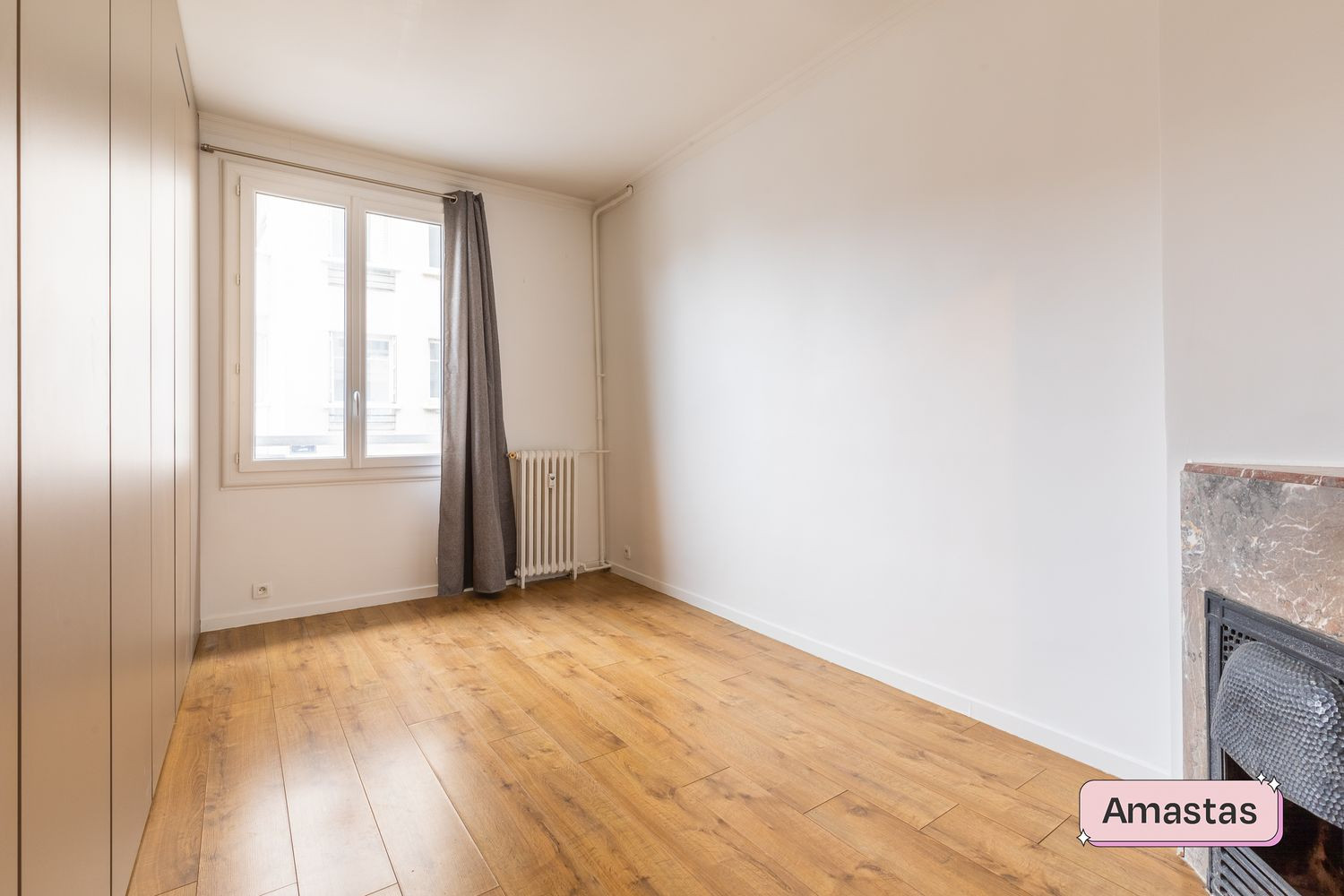 
                                                Location
                                                 Appartement meublé 3 pièces - Refait à neuf - Première Location