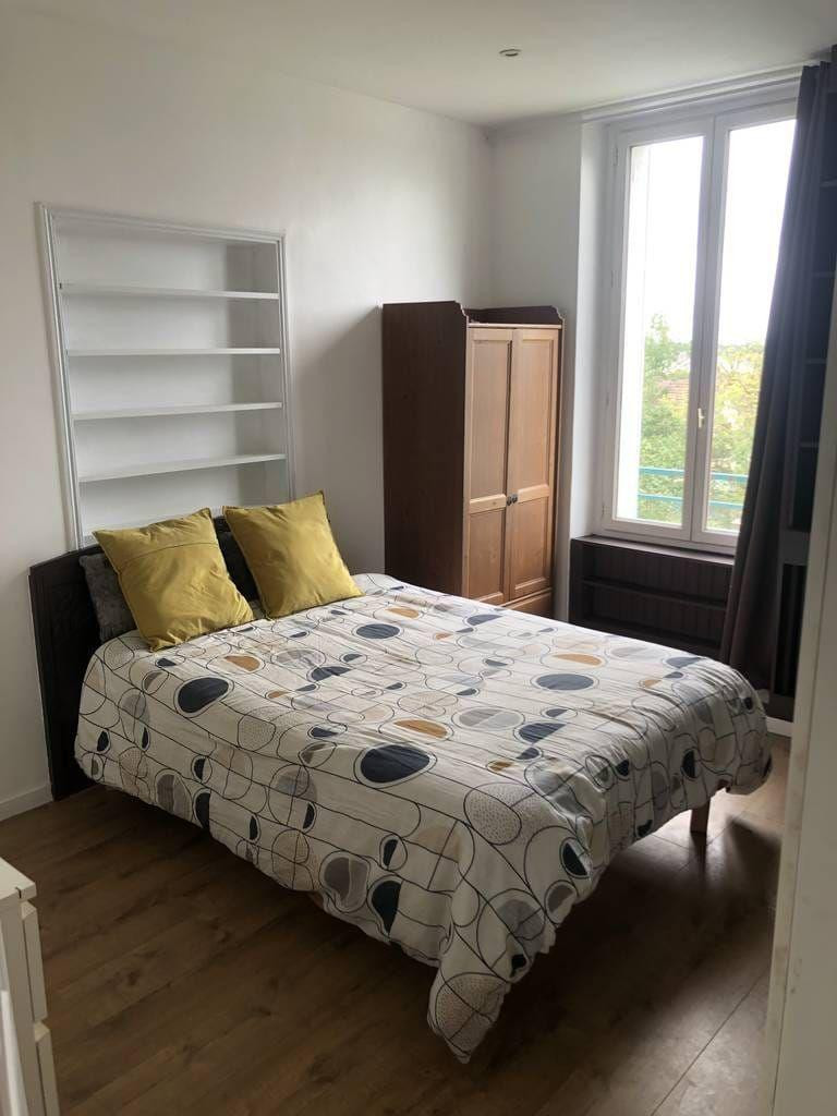 
                                                Location
                                                 Appartement meublé 3 pièces très lumineux