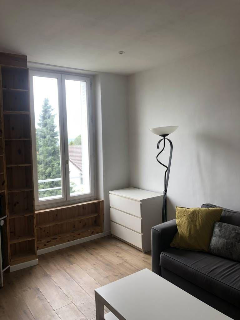 
                                                Location
                                                 Appartement meublé 3 pièces très lumineux