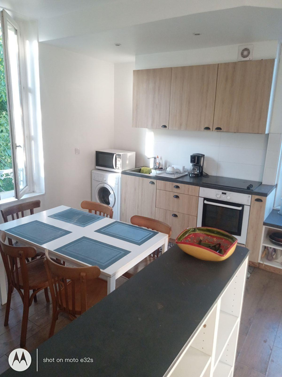 
                                                Location
                                                 Appartement meublé 3 pièces très lumineux