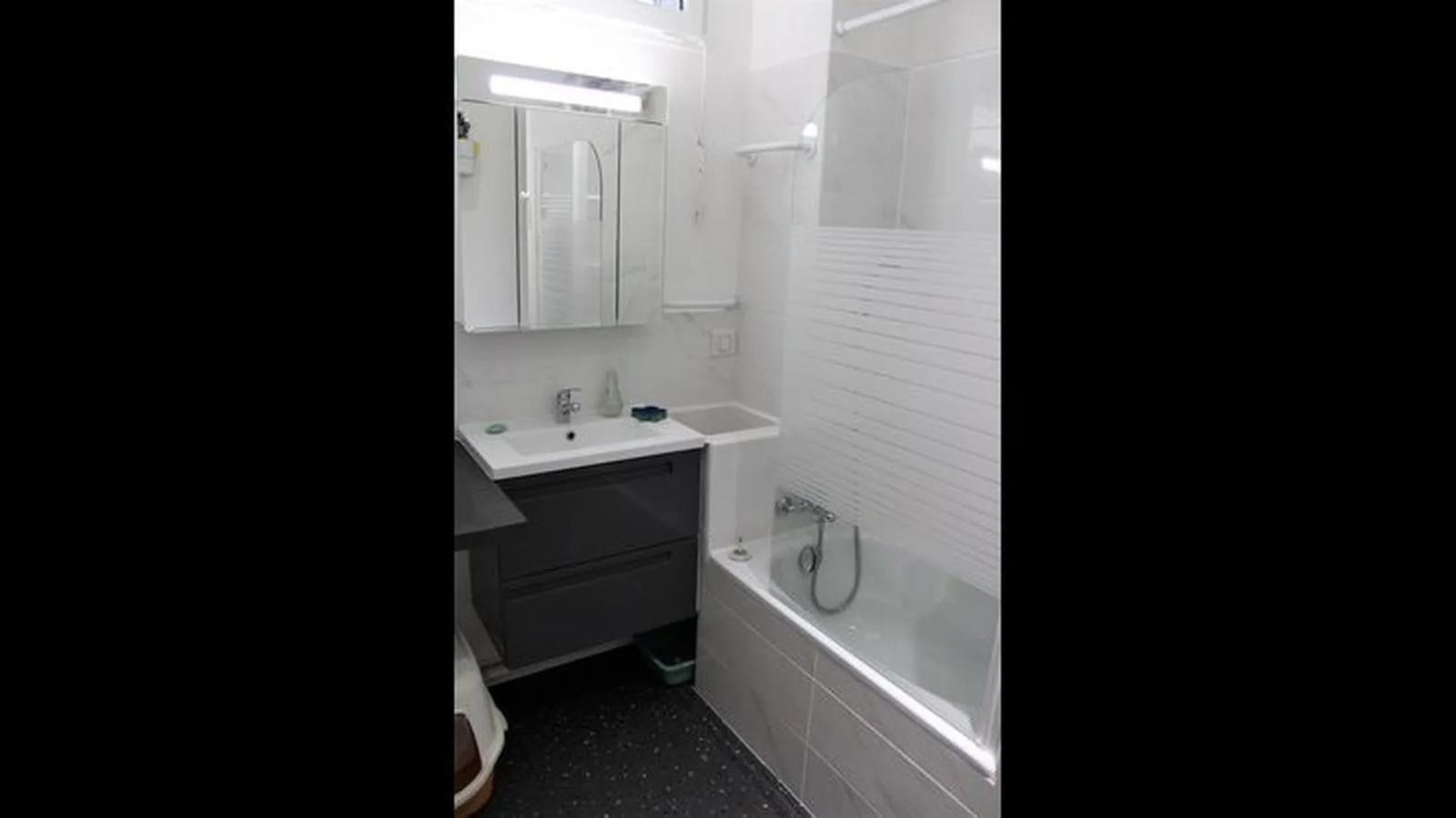 
                                                Location
                                                 Appartement meublé - 50 m 2 - Paris 9è Martyrs
