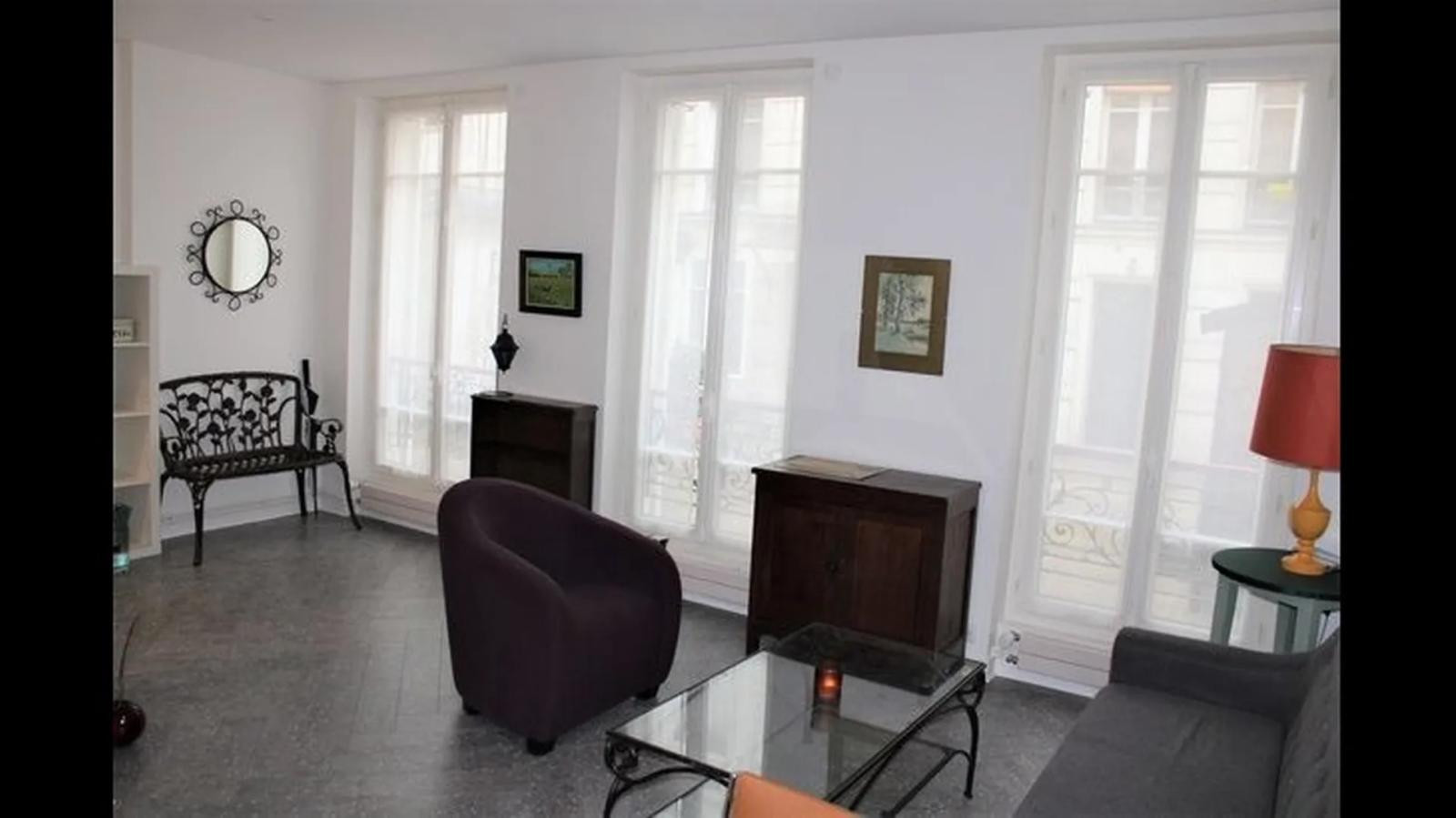 
                                                Location
                                                 Appartement meublé - 50 m 2 - Paris 9è Martyrs