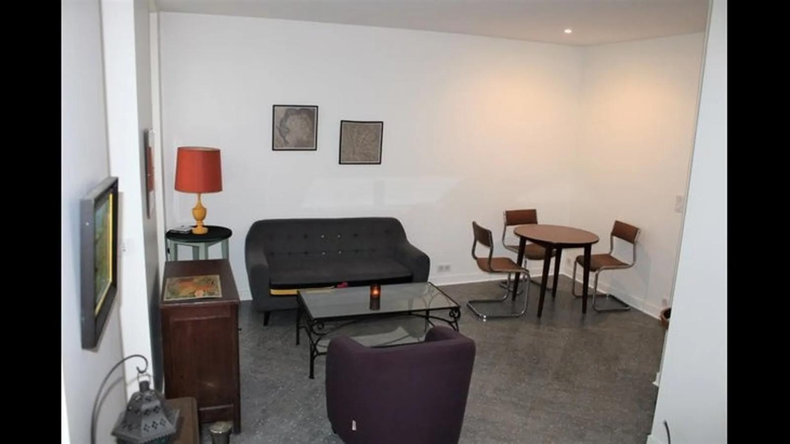 
                                                Location
                                                 Appartement meublé - 50 m 2 - Paris 9è Martyrs