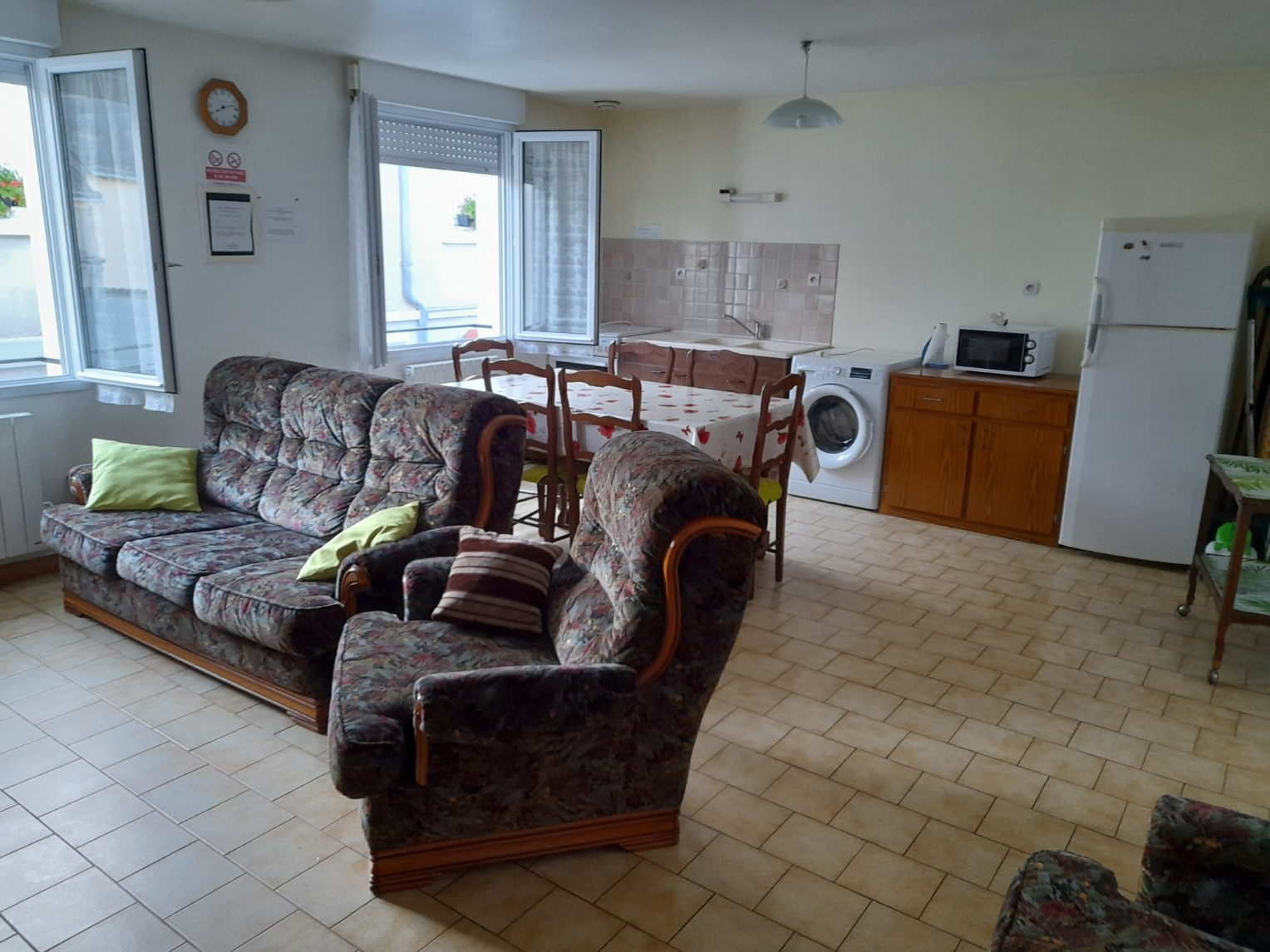 
                                                Location
                                                 Appartement meublé