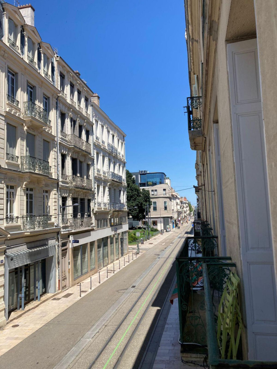 
                                                Location
                                                 Appartement meublé