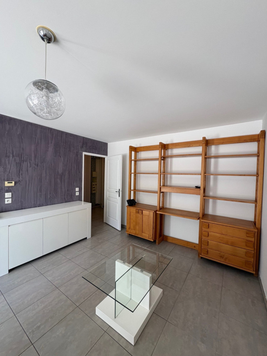 
                                                Location
                                                 Appartement meublé 73 m2 Garage & Terrasse