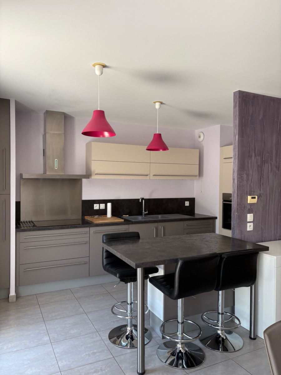 
                                                Location
                                                 Appartement meublé 73 m2 Garage & Terrasse