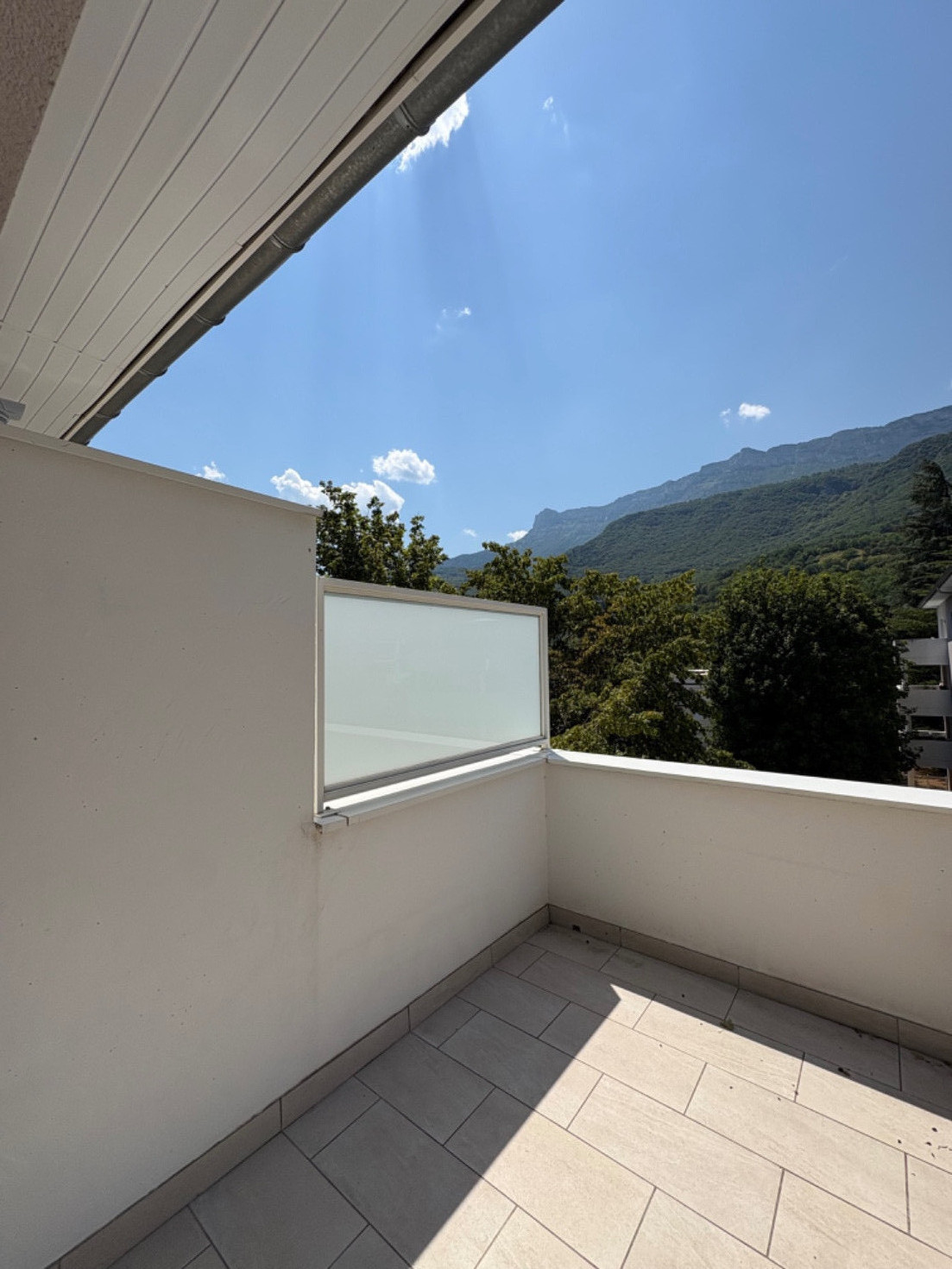 
                                                Location
                                                 Appartement meublé 73 m2 Garage & Terrasse