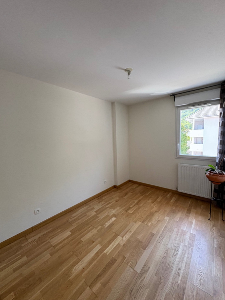 
                                                Location
                                                 Appartement meublé 73 m2 Garage & Terrasse