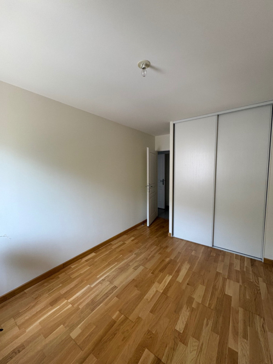 
                                                Location
                                                 Appartement meublé 73 m2 Garage & Terrasse