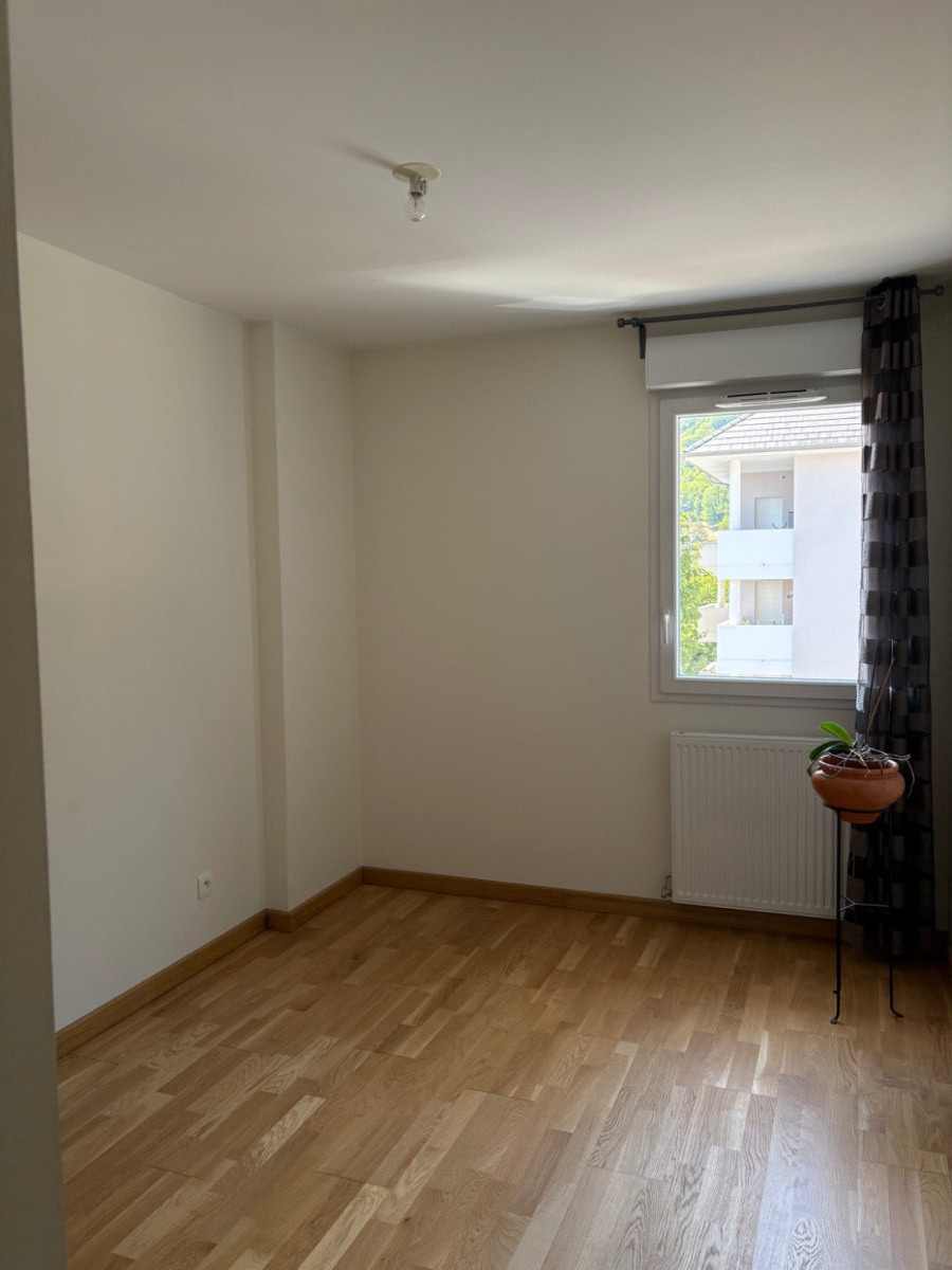 
                                                Location
                                                 Appartement meublé 73 m2 Garage & Terrasse