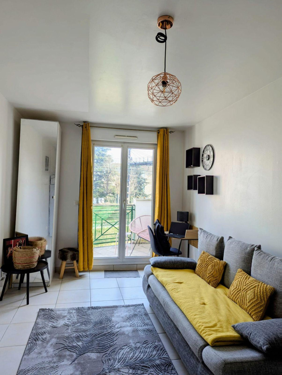 
                                                Location
                                                 Appartement meublé à 8mn du métro 15mn de Bastille