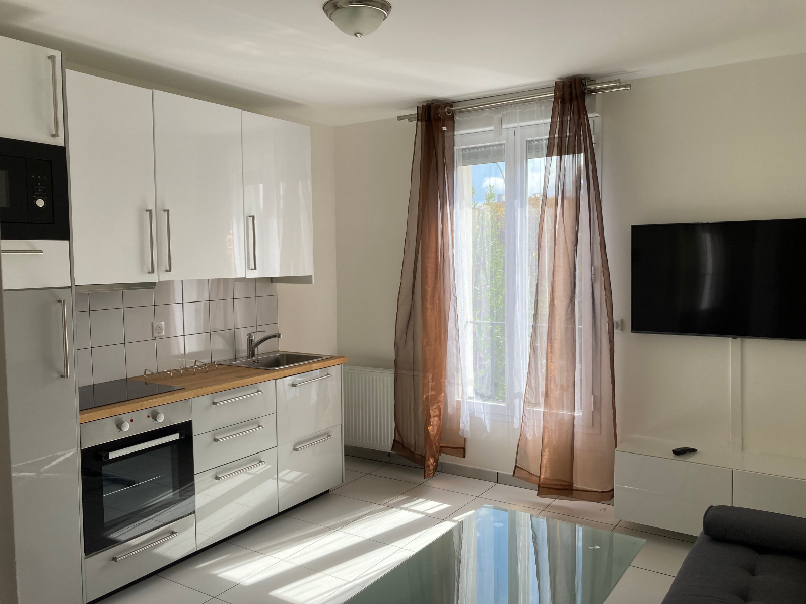 
                                                Location
                                                 Appartement meublé à Argenteuil (loyer tout inclus)